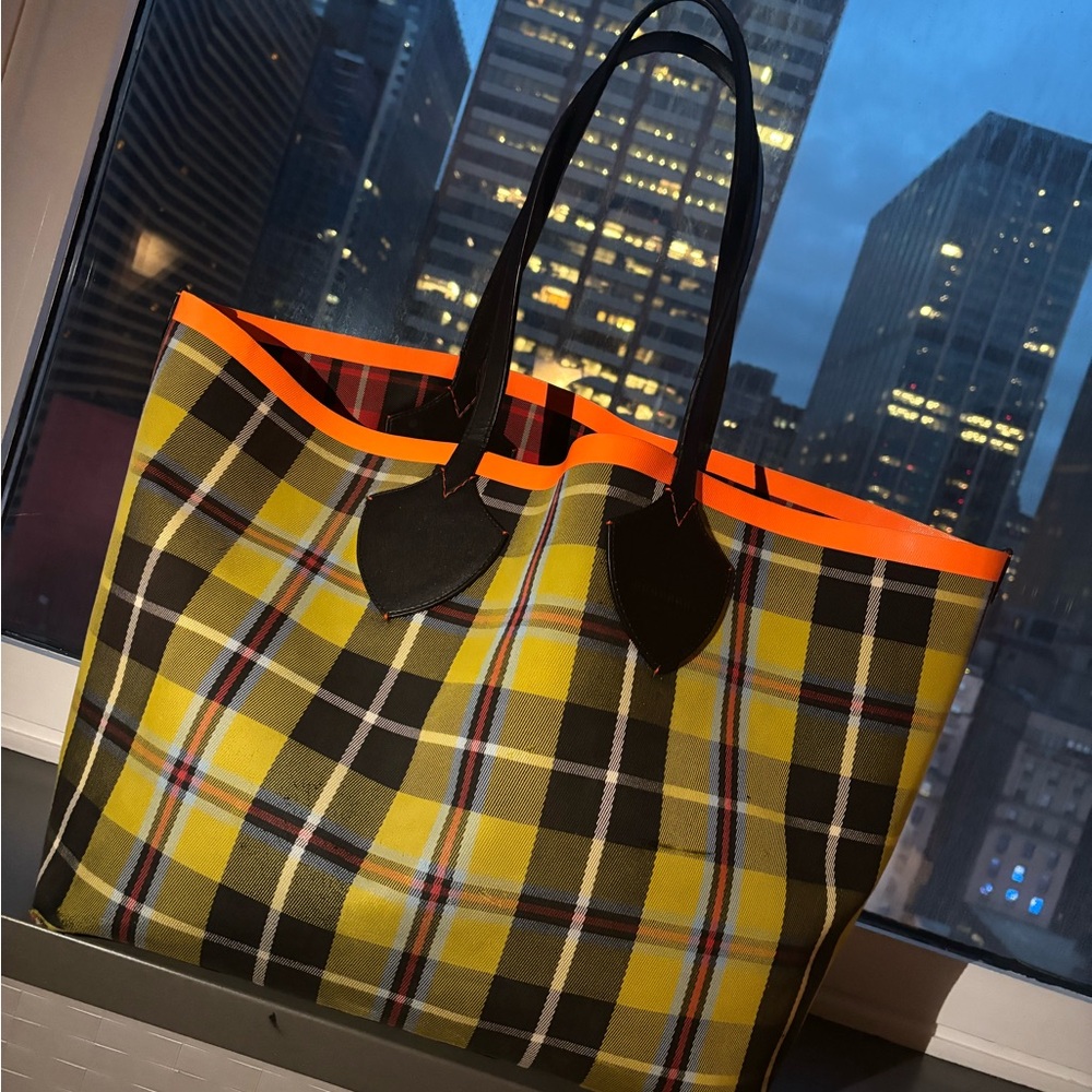 BURBERRY
Vintage Check Canvas Giant Reversible Tote Bag - Picture 7 of 10
